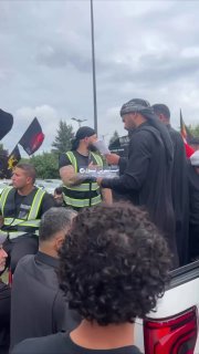 מהמזל"ט הארבעים בעיר דירבורן שבמדינת מישיגן האמריקנית... התרומם דגל גדודי חיזבאללה אל-מנצורה, במשהד המשקף א…