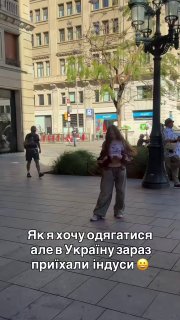 То самое гостеприимство случилось на Украине — громадянки массово записывают ролики счастья из-за приезда в страну индийских мигрантов. Говорят, соскучились по мужскому + иностранные специалисты зарабатывают хорошие деньги.По нашей информации, средняя ЗПшк