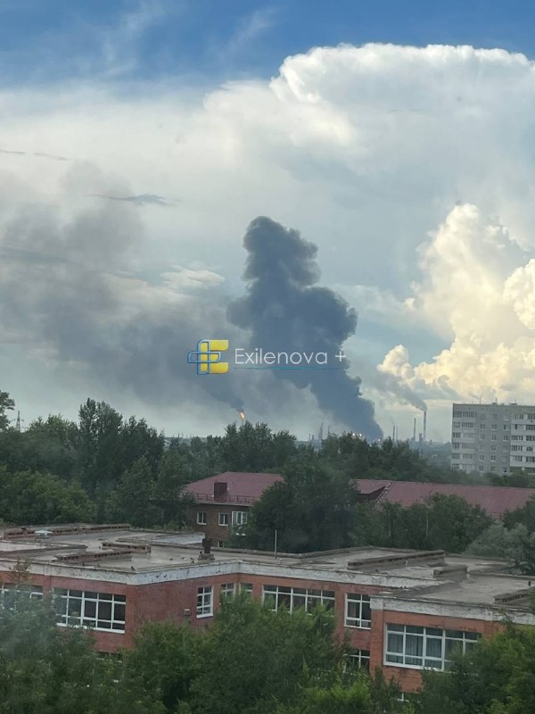A Russian Su-57 was reportedly seen flying over Omsk region as Ukrainian drones struck the Omsk Oil Refinery.