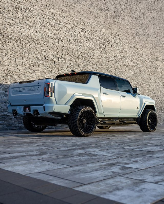 Hummer EV 3X Pickup 4