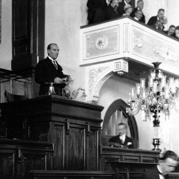 היסטוריה | 28 באוקטובר 1923 מוסטפא כמאל אטאטורק: "רבותי, מחר נכריז על הרפובליקה. ".