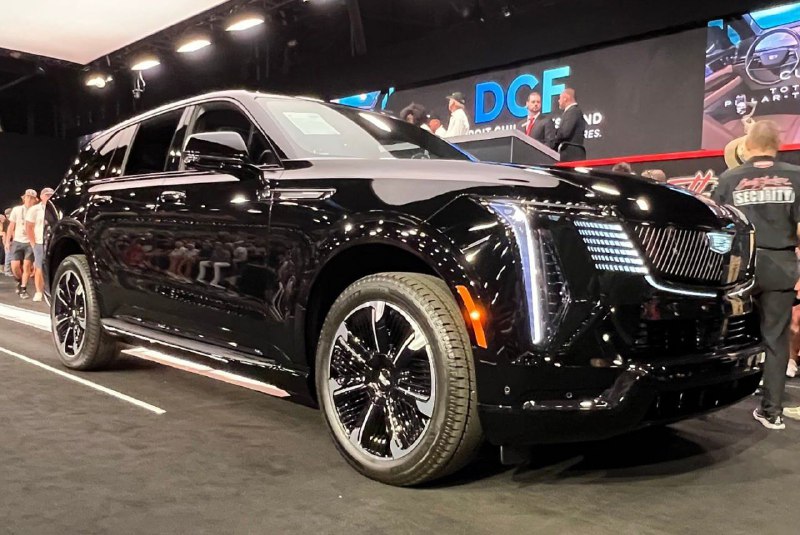 Первый серийный Cadillac Escalade IQ продали за 550 000 долларов