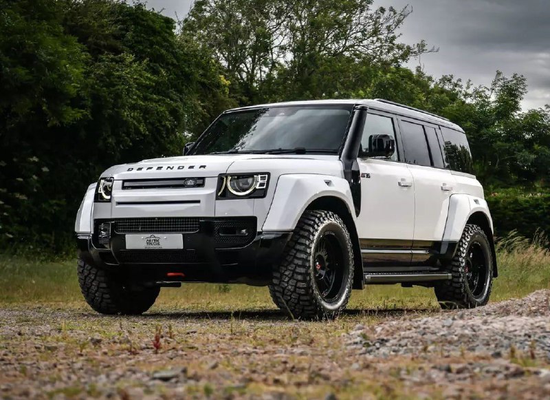Компания Arctic Trucks представила внедорожную версию Land Rover DefenderЕвропей