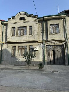 Иззада кириб яшаш учун таййор ховли сотилади