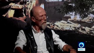 קלייב מנזיס טוען שהמערכת המוניטרית הנוכחית, שהפחיתה את הערך האנושי למספרים כדי לאפשר סחר בקנה מידה גדול, קו…