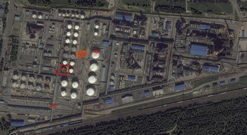 Nothing left. Aftermath of the August 5 Ukrainian drone attack on a Wildberries facility in Aleksin, Russia.