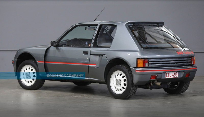 40-летний хэтчбек Peugeot 205 продали по цене Maybach 2