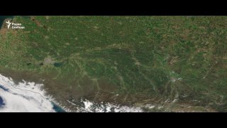 Дым от горящего НПЗ в Туапсе раскинулся на 300 км и достиг СтаврополяВ Туапсе дым от пожара на НПЗ, который возник в результате вчерашней украинской атаки, растянулся более чем на 300 км. Об этом свидетельствует свежий спутниковый снимок NASA Worldview, за