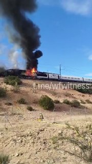 ️🇪🇸 A fast Ranpa train traveling from Madrid to Figueres burst into flames near Zaragoza, sending a large plume of black smoke into the sky.