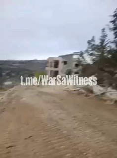 הסרטון המלא של שני הצעירים שנכנסו לעיירה קנטרה בדרום לבנון הסרטון מתעד את שני הצעירים נכנסים לבית בתוך העיי…