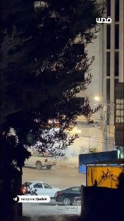 כוחות הכיבוש יורים פצצות גז במהלך עימותים בעיירה סעיר, צפונית מזרחית לחברון.