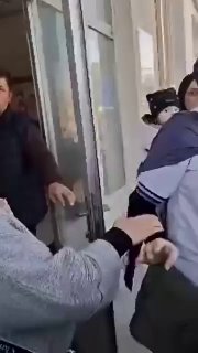 איסור חיג'אב; הדיכוי נמשך: התלמיד הורחק מהכיתה! מה הפשע של התלמיד הזה? שהוא דבק באמונותיו? מניעת חינוך מילד…