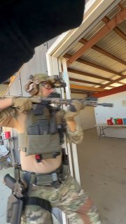 CQB בפעולה מהצעות תצוגה טקטיות מעבר לאוקיינוס. כשפותחים את הדלת, אל תחשבו שהאויב רק יעמוד, קולות הצעדים, הנ…