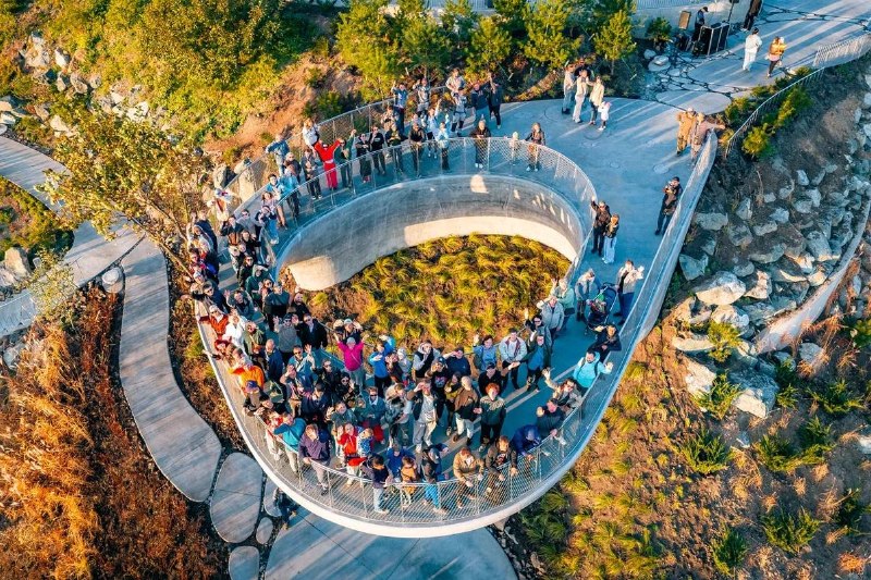 אזורים יוצרים דברים יפים. פרימורסקי קריי: מעל השמים הכחולים יש עיר מוזהבת קרן הזהב, גשר הזהב, הים והגבעות…