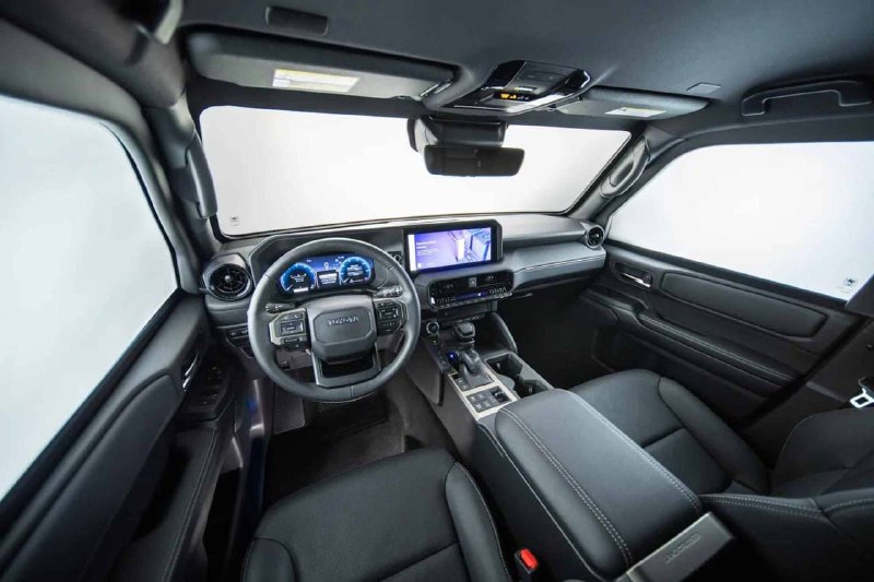 Toyota Land Cruiser превратился в пуленепробиваемую крепость, которую не смогут разрушить даже грана 4