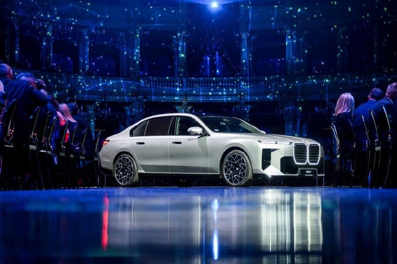 🏎️ 7‑Серия на сцене оперы: элегантность и технология

В удивительном витиеватом