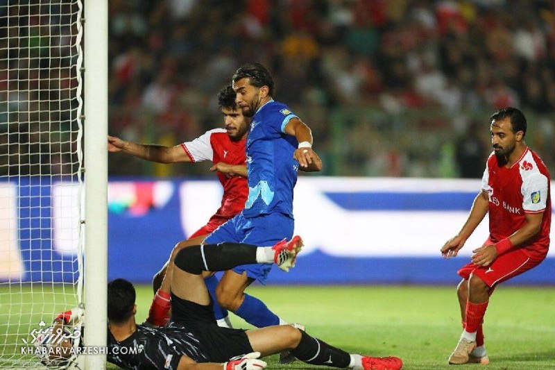 خبرورزشی: ⚽️ گل اول استقلال خوزستان به پرسپولیس توسط نیازمند (گلبهخودی) ⏱️ ۶۴' 🆔 @Khabar_Varzeshi🛃 کارشناس انگلیسی داوری: گل است