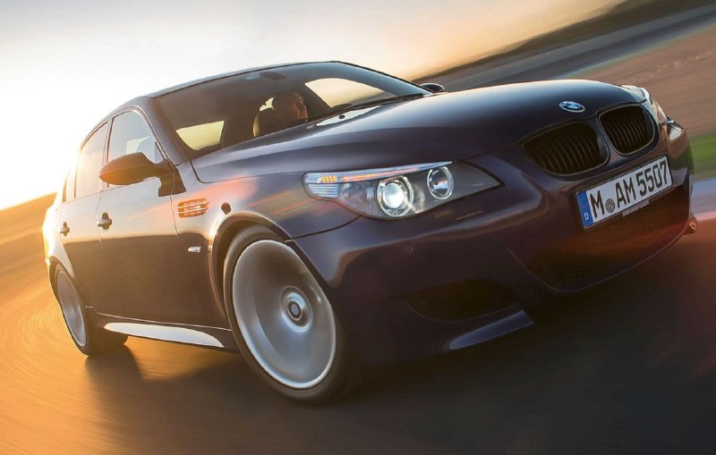 По-настоящему легендарный факт: BMW M5 E60 в 2004 году стал первым в мире серийным спортивным седано 5