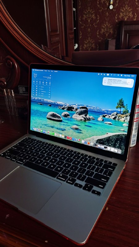 MacBook air 13 m1 a2337 8gb/256. Клавиатура английская, есть небольшой дефект шлейфа матрицы — гориз — фото 1