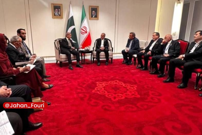 جهان بین‌الملل فوری🌍: دیدار سران ایران و پاکستان در حاشیه اجلاس سران سازمان همکاری شانگهای🔹رئیس‌جمهور اسلامی ایران و نخست‌وزیر پاکستان در حاشی