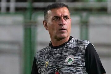 خبر فوری مهم: 🔻عبدالله ویسی استعفا کرد🔹️عبدالله ویسی پس از شکست تیم فوتبال ذوب آهن برابر پرسپولیس در نشست خبری از مسئولیتش استفعا کرد.