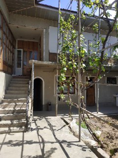 Toshkent shahar,Olmazor tn 2,44 sotix, 8 ta xonasi bor hovli sotiladi