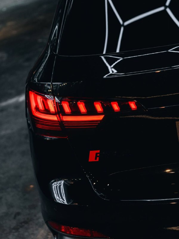 Audi RS4 6