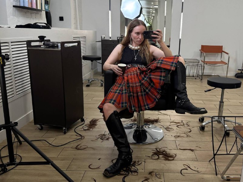 Дорогие клиенты, теперь запись доступна на YCLIENCE и YPLACE 🌹Записаться на стрижку можно по ссылке:  