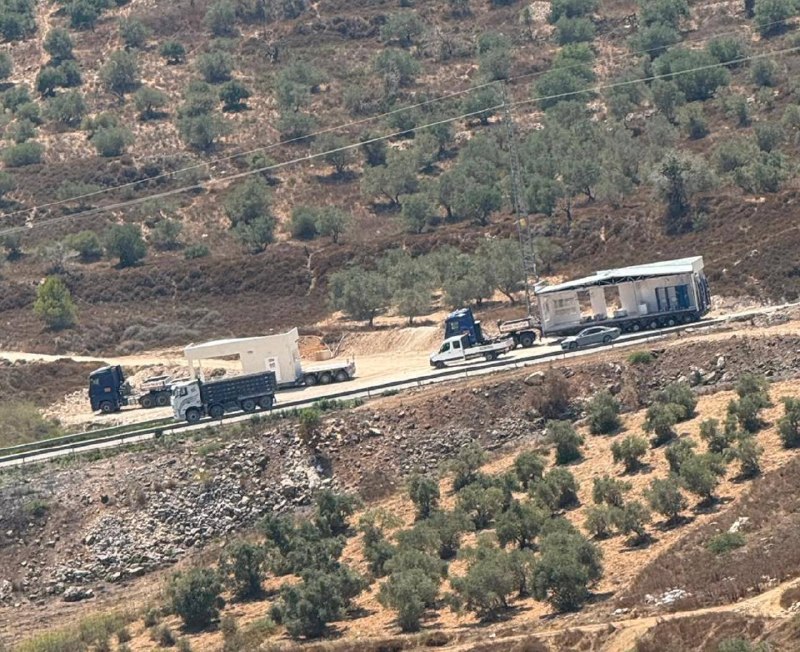 مستوطنون ينصبون كرفانات في أراضٍ فلسطينية جنوب نابلس