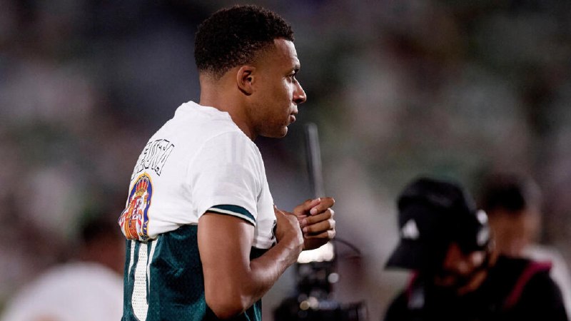 Controversy in Spain after Mbappe, Vinicius and Conte folded their Souta support shirt... and French striker defends his behavior