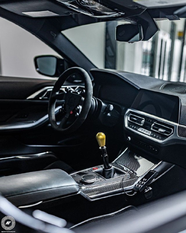 BMW G82 M4 с большим количеством карбоновых деталей, колесными дисками из 3 частей и механической ко 8