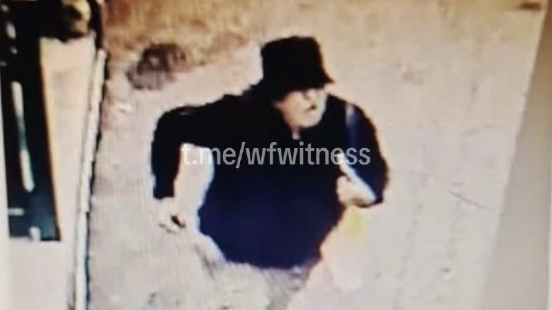 ️🇲🇨 תמונה שצולמה על ידי טלוויזיה במעגל סגור מראה את החשוד מניח את השקית שהכילה את הפצצה לפני שהתפוצצה ב-R…