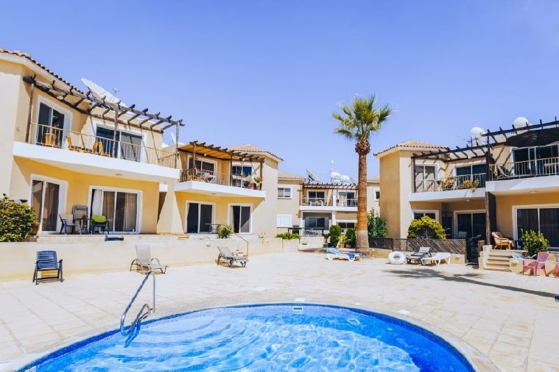 2-bed ground floor apartment with pool in Kato Paphos photo 1