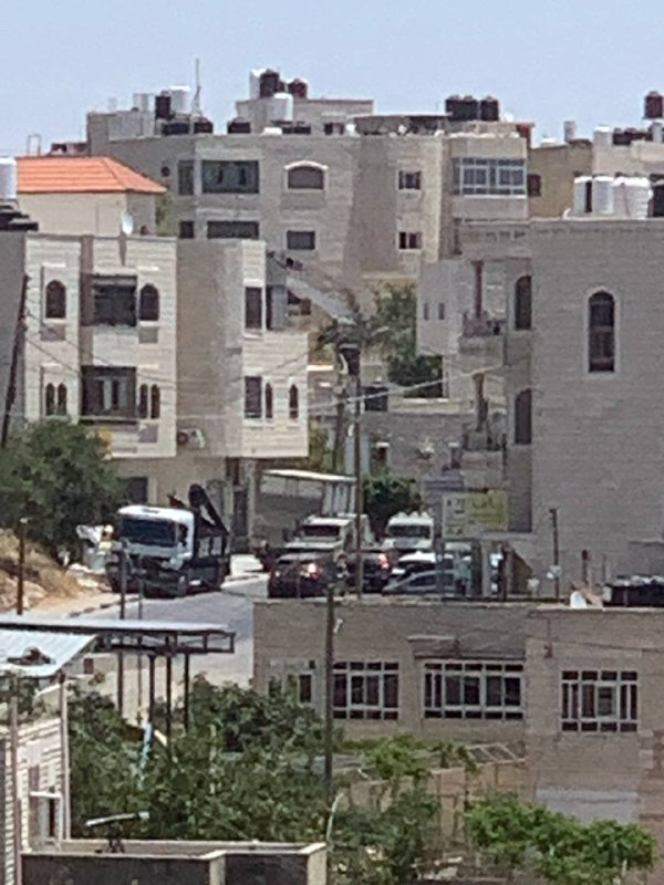 כוחות הכיבוש ממשיכים להסתער על הכפר סינג'יל שמצפון לרמאללה.