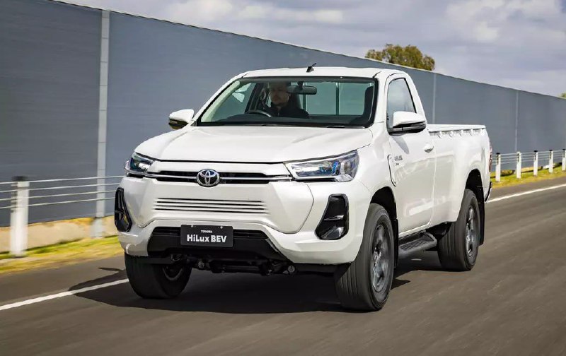 Toyota провела закрытую премьеру электрического Hilux