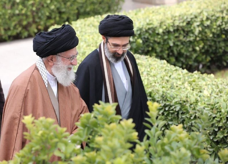 خبرگزاری حوزه: 🔹روایت شنیدنی عکاس بیت رهبری از زندگی آقای شهیداحمد عبدالرحیمی تصویربردار بیت رهبری در نشست طلاب شرکت کننده در چهارمین ا