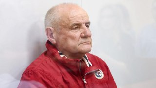 Суд в Москве приговорил бывшего замминистра обороны Павла Попова к 19 годам колонии строгого режима, обязал его выплатить штраф в 85 миллионов рублей и лишил генеральского звания. Попов больше десяти лет был заместителем бывшего министра обороны Сергея Шой