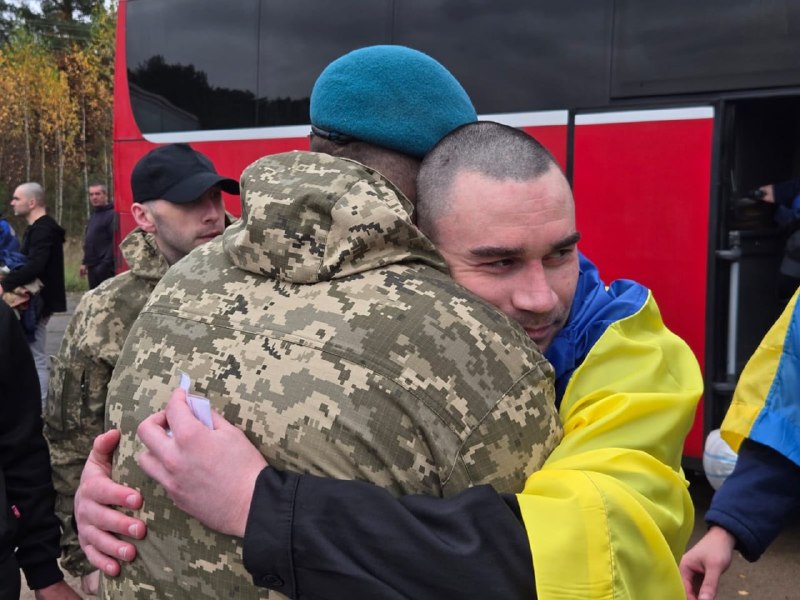 ️270 Ukrainian POWs return home in latest exchange with Russia.
