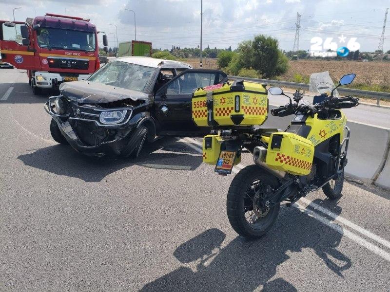 🇮🇱 גבר בן 70 נפצע קשה בתאונה בין שני כלי רכב בכביש 3 סמוך למרכז שפירא. חובשים ופרמדיקים של מד"א העניקו לו…