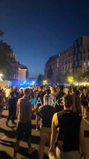 מספר בני אדם נפצעו לאחר שמכונית חרשה לתוך קהל אנשים במהלך מזל"ט הומו בברלין.
