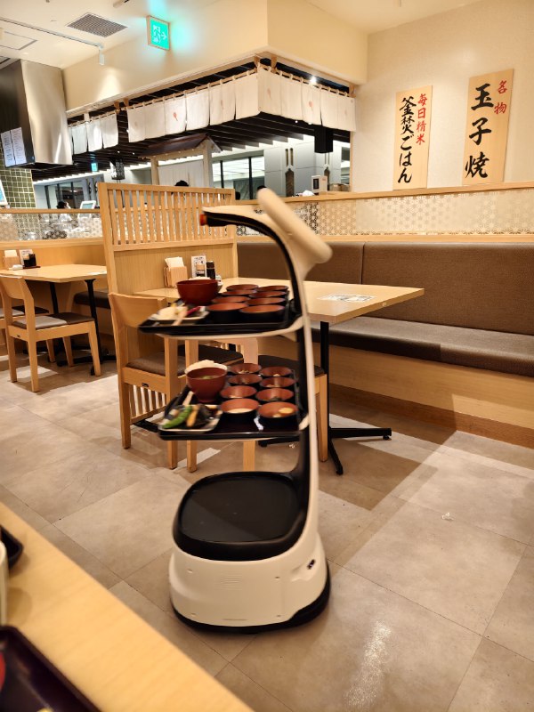 日本人也把擎朗机器人用起来了