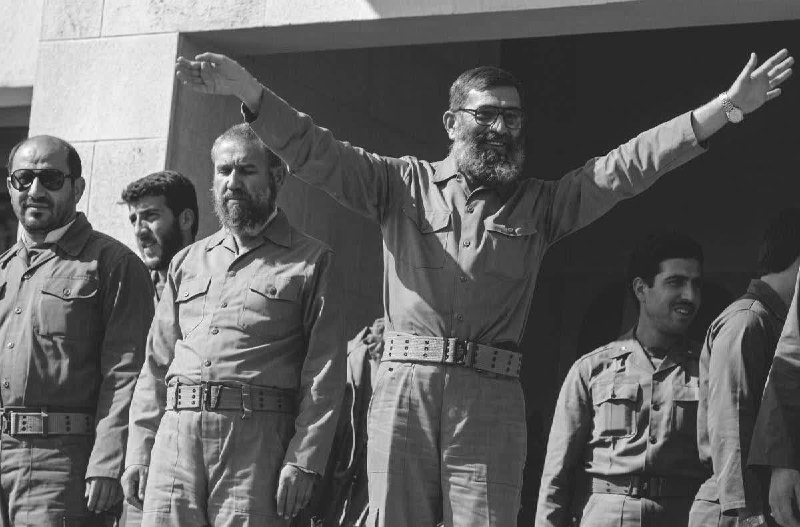 🇮🇷نُهم دی 🇮🇷: 📸 تصویر ولایت🔹تصاویر کمتر دیده شده از رهبر شهید انقلاب@khomeyniuon/☫ خمینیون🇮🇷