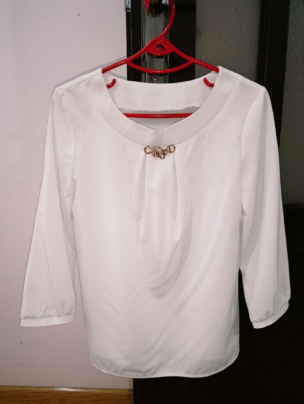 Продам: Блуза белая, Джемпер укороченный, Кроп-топ белый, Платье Sinsay, Платье Zarina — фото 1