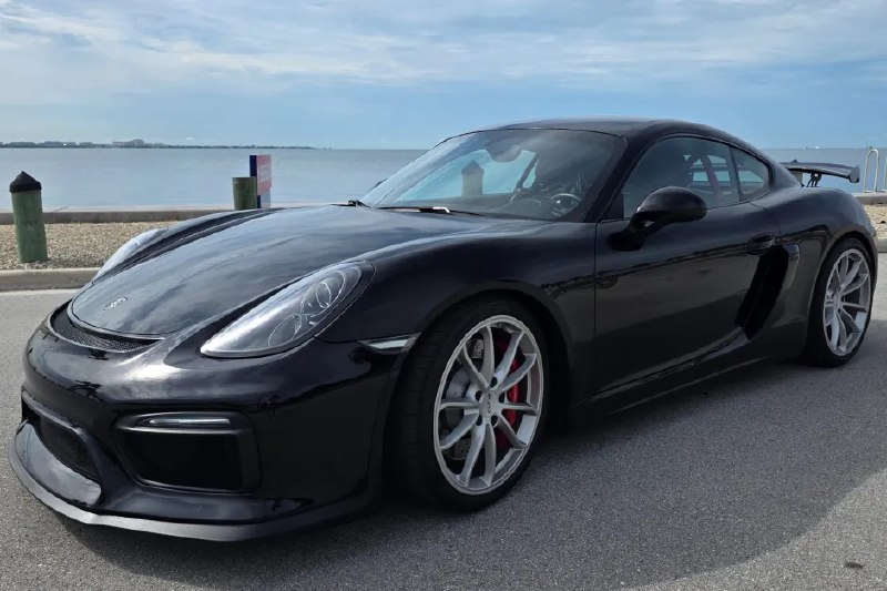 Почему 2016-й Porsche Cayman GT4 с 21 тысячей миль это ещё не музейный экспонат?