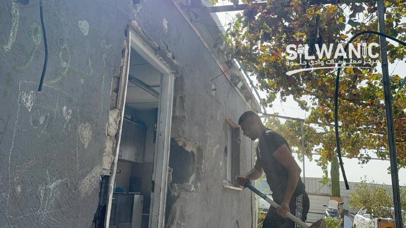 שלטונות הכיבוש אילצו את הירושלמית חנן אל-רג'בי להרוס את ביתה בבית חנינא בירושלים , לאחר שקנסו אותה ב-60 אלף…