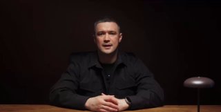 Экс-глава Минобороны Украины Михаил Федоров выступил за проведение выборов в стране.Бывший министр опубликовал видеообращение на YouTube, где заявил о кризисе госуправления и необходимости «восстановления полноценного демократического процесса даже в услов
