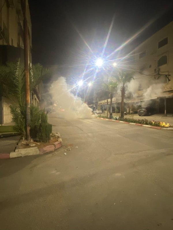 כוחות ישראל יורים פצצות גז לעבר אזרחים ברחוב אלמלאאב בקלקיליה