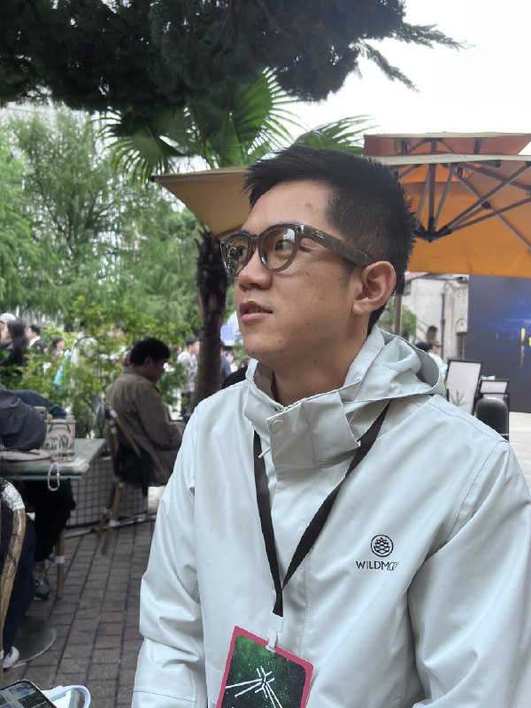 戴上 Meta Rayban，来不及体验 AI 功能，先自拍三张为敬～戴上 Meta Rayban，来不及体验 AI 功能，先自拍三张为敬～