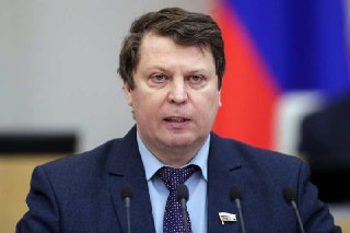 Суд восстановил на выборах в Госдуму кандидата от КПРФ, которого сняли за «нарушение авторских прав» из-за шрифтов MicrosoftАпелляционный суд отменил решение Самарского облсуда, снявшего с выборов в Госдуму кандидата от КПРФ Михаила Матвеева. Об этом сообщ