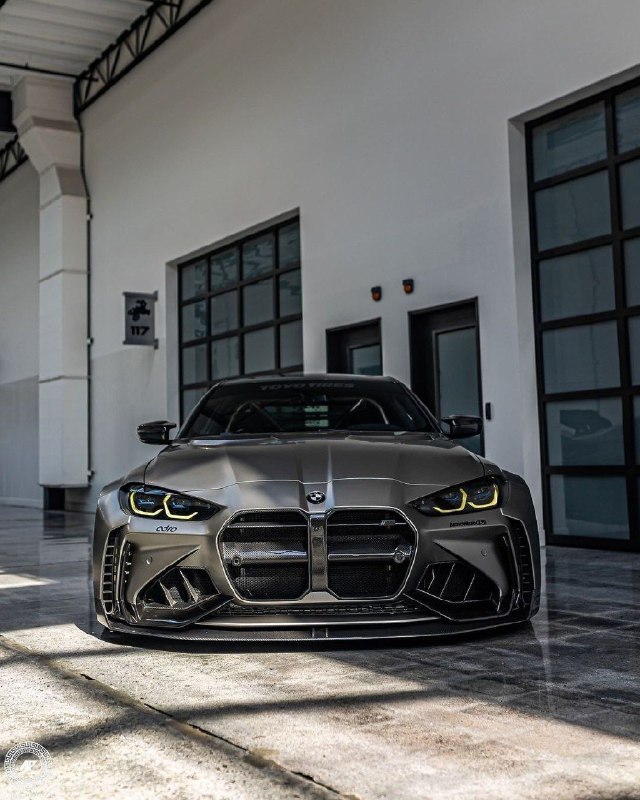 BMW G82 M4 с большим количеством карбоновых деталей, колесными дисками из 3 частей и механической ко 6